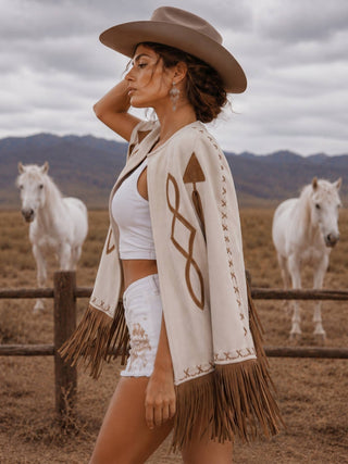 Cream Western Appliqué Fringe Cape - Faire photo 3