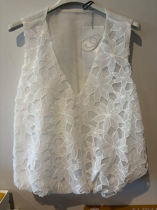 White Sleeveless Flower Lace Sleeveless Top