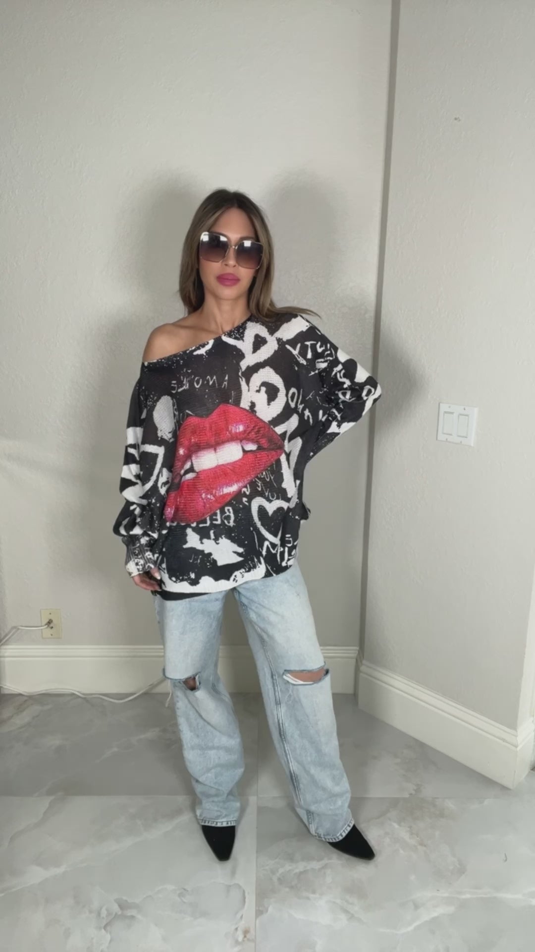 Load and play video in Gallery viewer, Black &amp;amp; White Lips Oversize Sweater Top
 Born To Glam