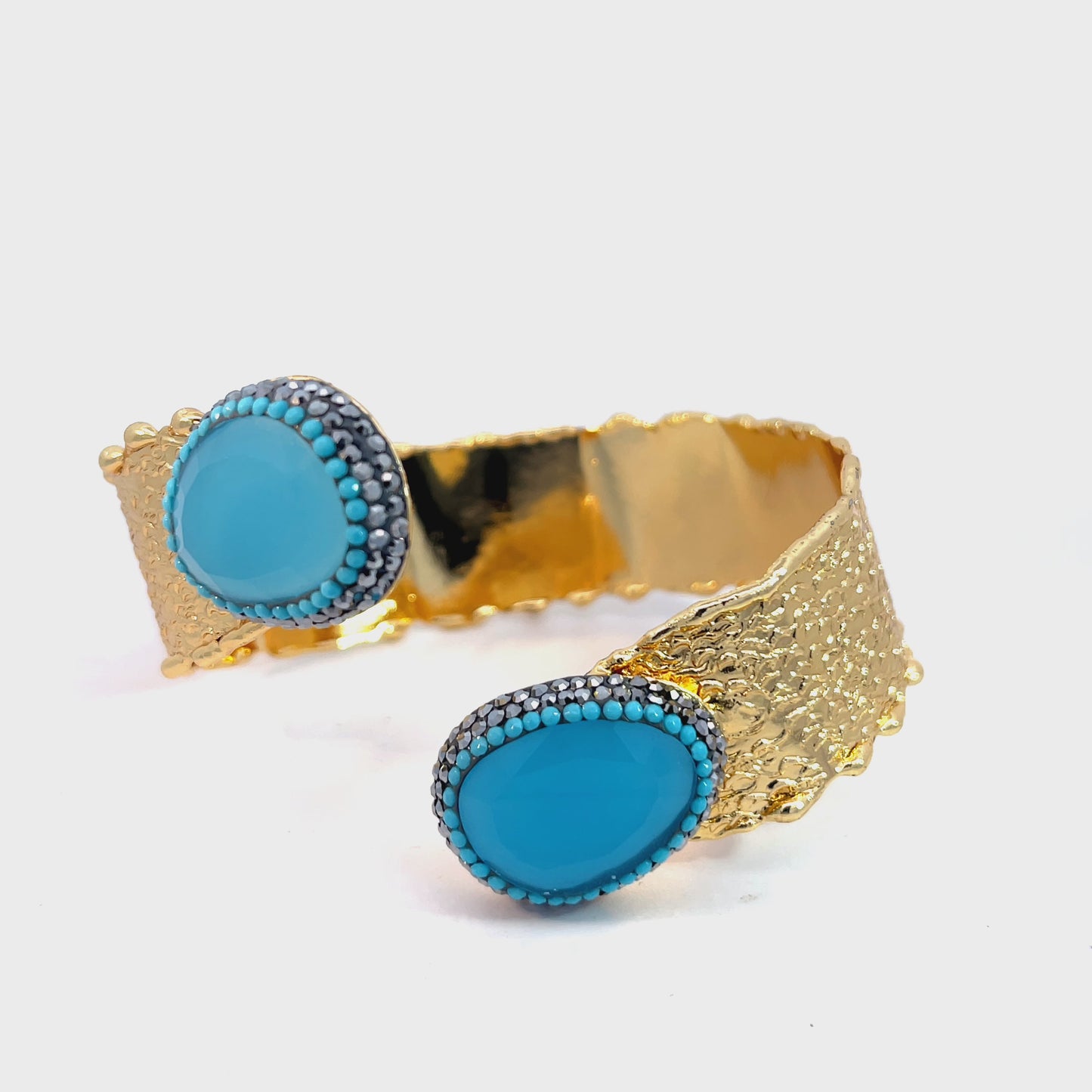 Load and play video in Gallery viewer, Turquoise Gold Gemstone Cuff Bracelet
